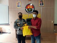 Polda Banten Bagikan Ratusan Paket Sembako Untuk Wartawan