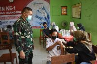 Ratusan Pelajar SMK/SMA Pembangunan Mranggen Terima Suntik Vaksin Dosis Pertama Dari TNI