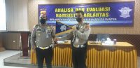 Ditlantas Polda Banten Beri Reward Personel Satuan Lalu Lintas Berprestasi Pada Saat Anev