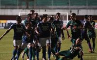 Persib Kalah Telak 3-0 Oleh Persebaya Surabaya