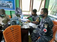 Lanal Simeulue Laksanakan Serbuan Vaksin Maritim Di Mukim Batu Berlayar Desa Blang Kab.Simeulue Dalam Rangka Hut Armada RI Ke 76
