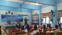 Tanamkan Disiplin, Babinsa Koramil 03/Tanjung Priok Latih PBB Siswa MTsN 39 Jakarta Utara