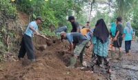 Kerja Kompak Warga Yang Patut Di Acungi Jempol Di Daerah Desa Tambaksari Wanareja Cilacap