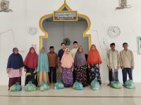 Danlanal Simeulue Salurkan Sembako Untuk Kaum Dhuafa Di Desa Lewak Simeulue Aceh