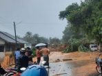 Tinggi Intensitas Curah Hujan, Jalan Lintas Sumatera Tertimbun Longsor