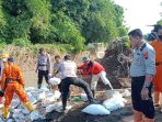 Satu Komando, Akp Sugik Lancarkan Jalur Aliran Air Sungai Serta Jalur Jalan Antar Kampung