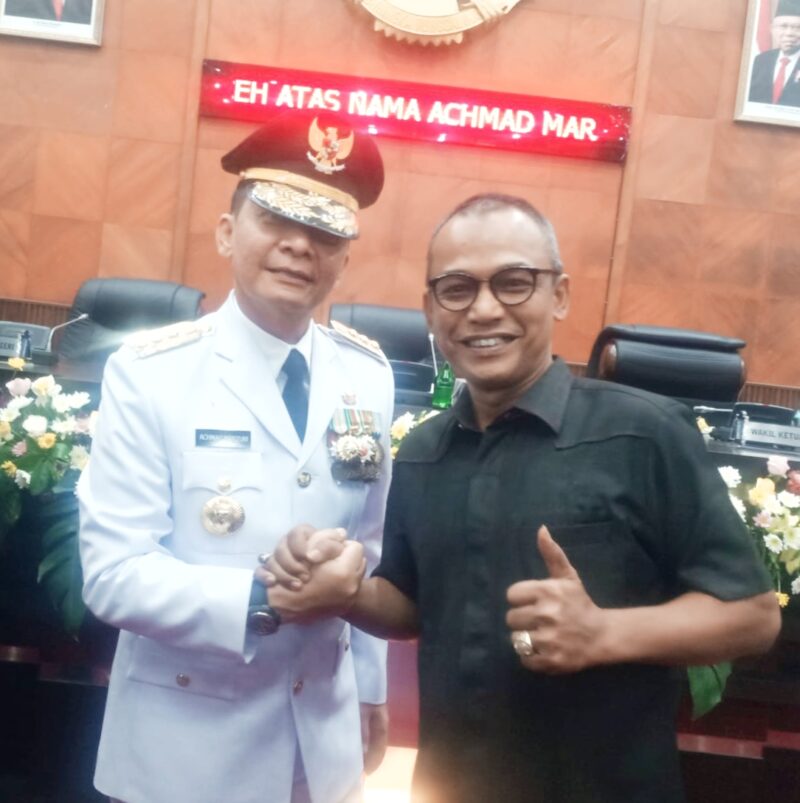 Farhan H Namploh, SE, MM (kanan), bersama Mayjen TNI (Purn) Achmad Marzuki usai dilantik menjadi Penjabat Gubernur Aceh.