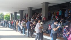 Antusias Masyarakat Rela Antri Berjam-jam Untuk Dapatkan Undangan HUT RI - 77 Di Istana Negara
