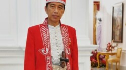 HUT RI-77, Presiden Joko Widodo Kenakan Baju Adat Dolomani Dari Sulawesi
