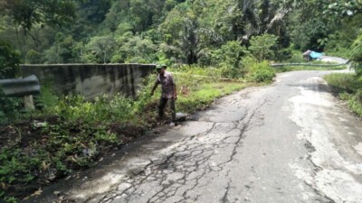 Disoal Warga, Belum 1 Tahun Selesai Dikerjakan, Dek Jalan Provinsi Terancam Longsor