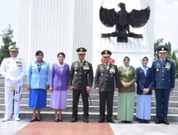 Panglima TNI Beserta KSAD, KSAL Dan KSAU Laksanakan Ziarah di TMP Kalibata