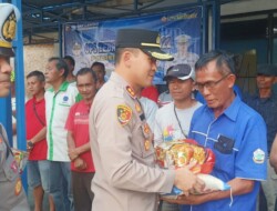 Polres Sumedang Bagikan Helm Dan Sembako Dalam Rangka Ops Zebra Lodaya 2022