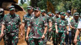 KSAD Jendral Dudung, Pangdam Siliwangi Mayjend Kunto beserta jajarannya turun langsung meninjau dampak gempa