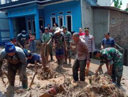Kapolres Sumedang Lakukan Evakuasi Korban Banjir Bandang di Cimanggung
