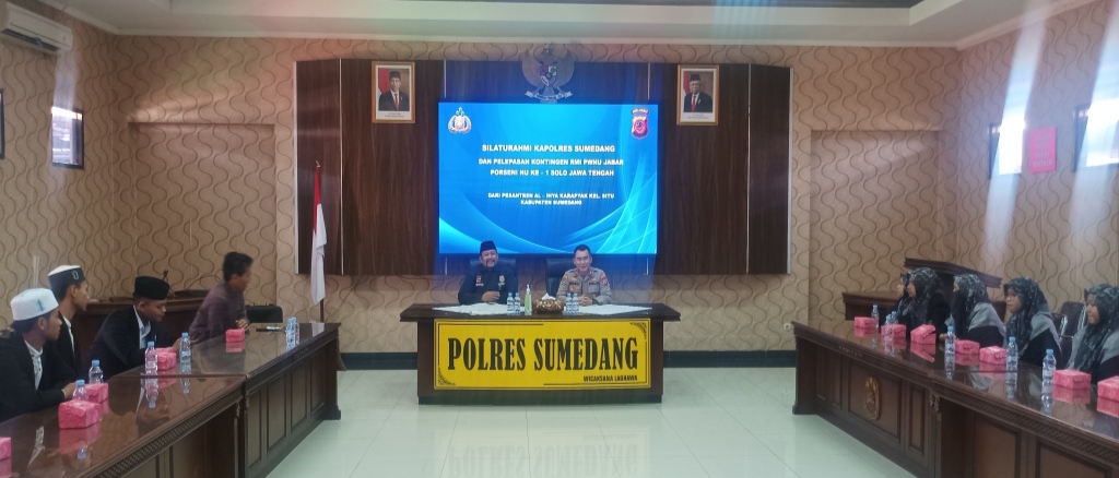 Kapolres Sumedang Melepas Perwakilan Santri Kabupaten Sumedang Yang Akan Bertanding Pada Porseni NU Ke-1 Di Solo