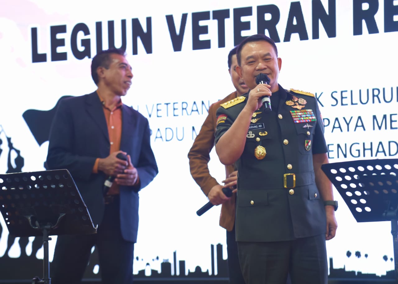 Momen Keakraban Kasad Dengan Veteran Di Tasyakuran HUT Ke 66 LVRI