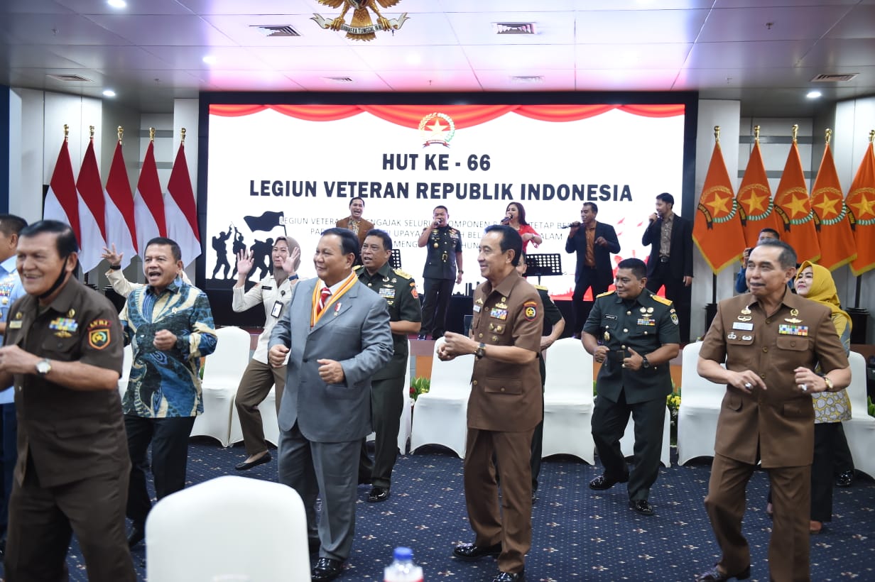 Momen Keakraban Kasad Dengan Veteran Di Tasyakuran HUT Ke 66 LVRI