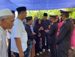 Wakapolres Sumedang Pimpin Upacara Penyerahan dan Pemakaman Jenazah Secara Kedinasan Almarhum Kompol Saleh Havianto