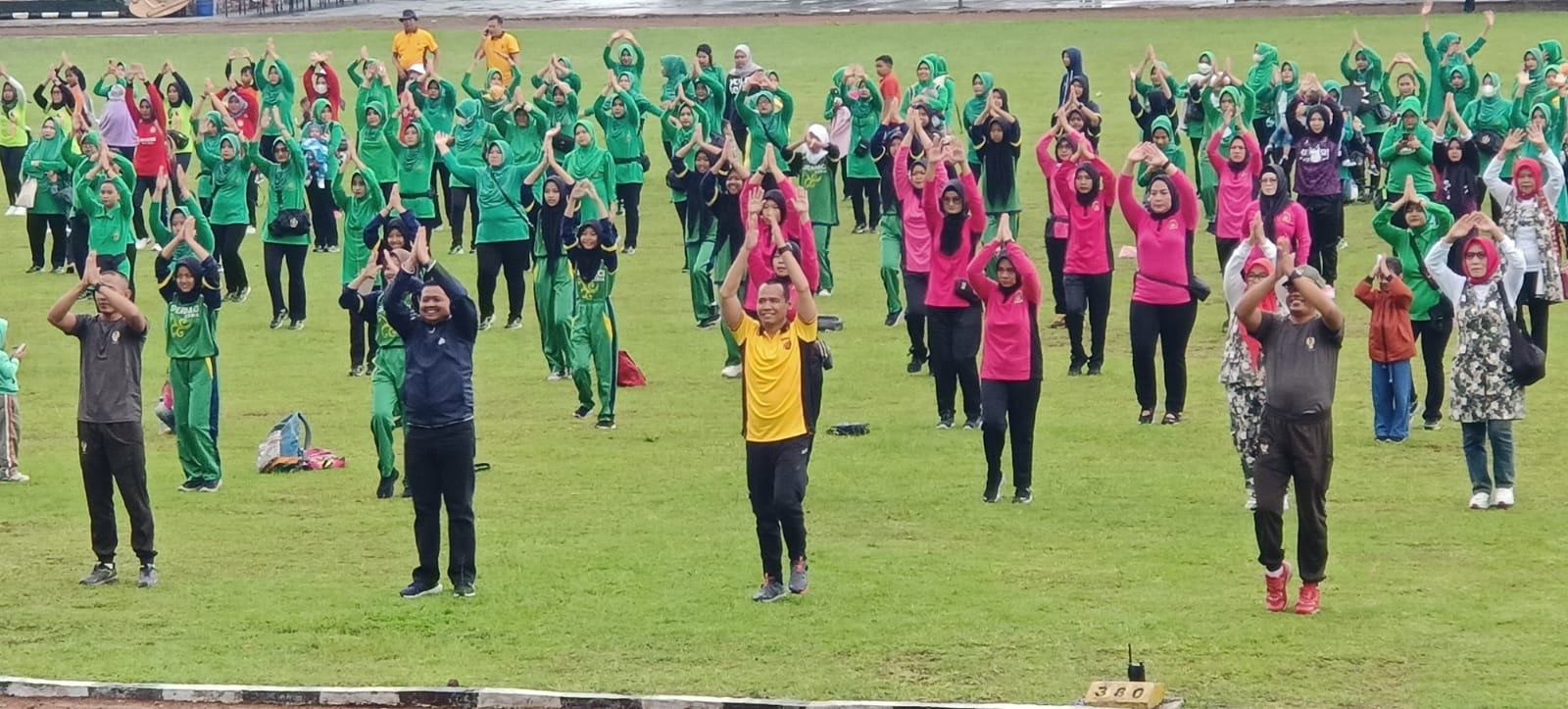 Polres Sumedang Laksanakan Olahraga Bersama Dalam Rangka HUT Yonif 301/PKS Ke 75