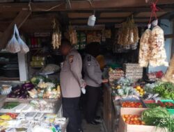 Polsek Paseh Sumedang, Blusukan Ke Pasar Tradisional Pantau Harga Jelang Hari Raya
