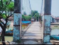 Kondisi Jembatan Penghubung Antar Provinsi Desa Puncel Memprihatinkan
