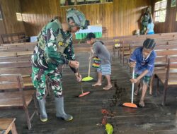 Satgas Yonif 503/Mayangkara bersama sama masyarakat Desa Mumugu bersihkan Gereja Quasi Paroki Santo Damian