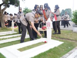 Peringati HUT Polwan RI Ke 76th “Wakapolda Jabar Ziarah Dan Tabur Bunga di TMP Cikutra Bandung