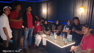 Trick Band Tampil Menjadi Band Pembuka di Glamzbar Antapani Bersama Lili Entertainment Event Organizer