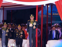 Panglima TNI Pimpin Upacara HUT Ke-79 TNI AL Di Perairan Teluk Jakarta