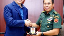 Perkuat Kerjasama, Kapuspen TNI Terima Kunjungan Kapuspen Kemhan Singapura