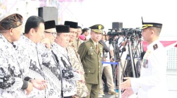 Upacara Hari Pahlawan Nasional 2024, KRI Semarang-594 Jadi Saksi Peringatan Khidmat di Teluk Jakarta