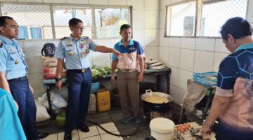 Danlanud Sultan Hasanuddin Tinjau Dapur Sehat untuk Dukung Program Pemerintah Makan Sehat Bergizi