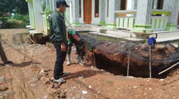 Pergerakan Tanah di Cianjur Rusak Puluhan Rumah, Warga Dievakuasi