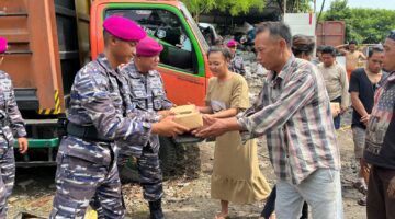 Prajurit Hiu Perkasa Yonmarhanlan III Bagikan Kebahagiaan di TPA Goro Kelapa Gading