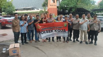 Polsek Koja Gelar Program Minggu Kasih di Gereja Salib Suci