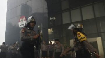 Demo Rusuh Depan Gedung KPK, Tuntut Terduga Koruptor HM Segera Di Tangkap