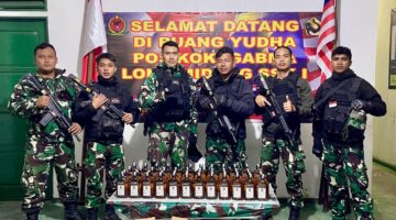 Satgas Yonzipur 8/SMG Gagalkan Penyelundupan Ratusan Botol Miras Ilegal di Perbatasan RI-Malaysia