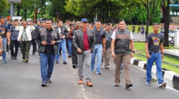 Panglima TNI Serahkan Bantuan Sembako di Bumi Marinir Cilandak, Disertai Fun Riding dan Fun Shooting