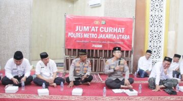 Dekat dengan Masyarakat, Kapolres Metro Jakarta Utara Gelar Jum’at Curhat dan Jum’at Keliling di Masjid Jami Sa’adatuddarain