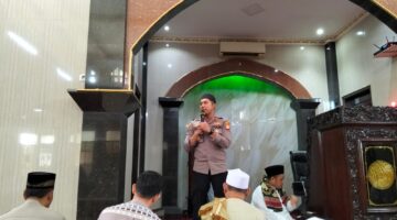 Kapolsek Kelapa Gading Perkuat Sinergi Lewat Sholat Jumat Bersama di Masjid Al-Amin