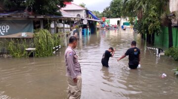 Hujan Deras Tak Kunjung Reda, Banjir Rendam Cakung dan Cilincing