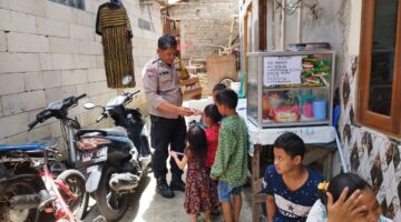 Polsek Kelapa Gading Berbagi: 50 Kotak Susu untuk Balita di Kampung Rawa Indah