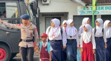 Bus Sekolah Gratis Sat Brimob Polda Jabar Jadi Kebanggaan Warga Tasikmalaya