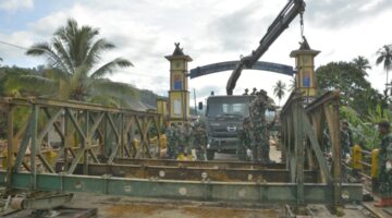 TNI AD Bangun Jembatan Bailey, Pulihkan Akses di Wilayah Pasca Bencana Alam di Tapanuli Selatan.