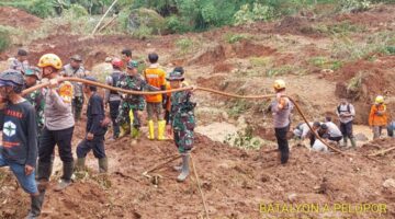 Tim SAR Brimob Jabar Terus Berjuang di Hari ke-4 Pencarian Korban Longsor Arjasari