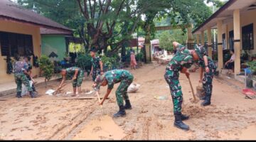 Prajurit Korem 023/KS Terus Bergerak Bantu Pemulihan Pasca Banjir Bandang Dan Tanah Longsor.
