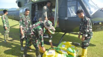 Satgas Gulcan Korem 023/KS Dropping Logistik Lewat Udara Ke Desa Terpencil Sait Kalangan II.