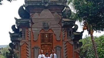 SMPN 120 Kelas IX Jakarta Tampilkan Semangat Toleransi Dalam Perayaan Imlek Di Pura Candra Prabha