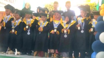 Haru dan Penuh Kebanggaan, 20 Santri TQ Ta’limul Aulad Sukamulya Resmi Diwisuda