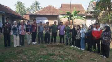 Tinggalkan Warisan Hijau, KKN Unsil Kelompok 24 Tutup Pengabdian dengan Tanam 1.000 Pohon di Sukasukur